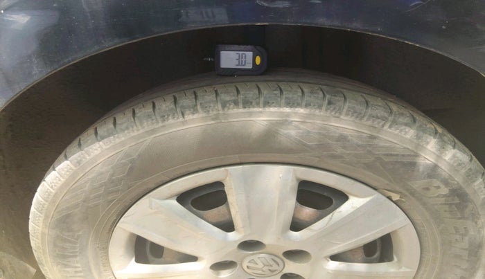 2011 Volkswagen Vento TRENDLINE 1.6, CNG, Manual, 68,856 km, tyre