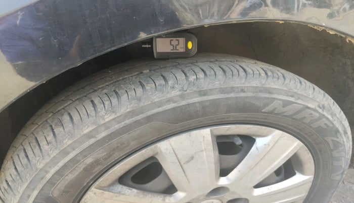 2011 Volkswagen Vento TRENDLINE 1.6, CNG, Manual, 68,856 km, tyre