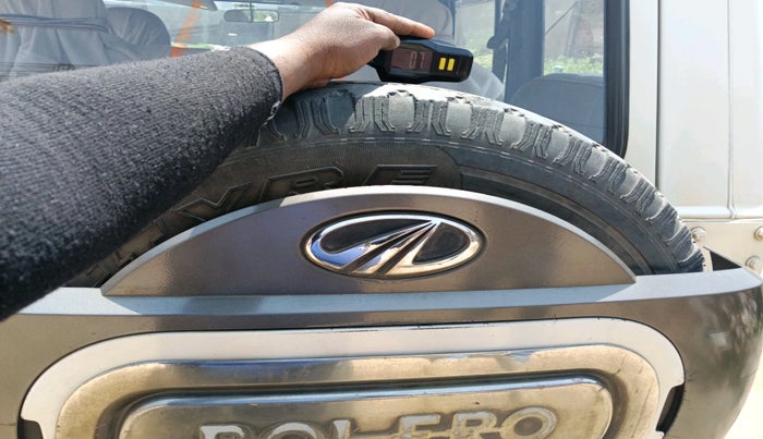 2015 Mahindra Bolero SLX BS-III, Diesel, Manual, 2,15,575 km, tyre