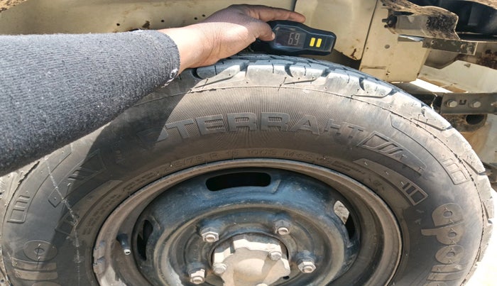 2015 Mahindra Bolero SLX BS-III, Diesel, Manual, 2,15,575 km, tyre