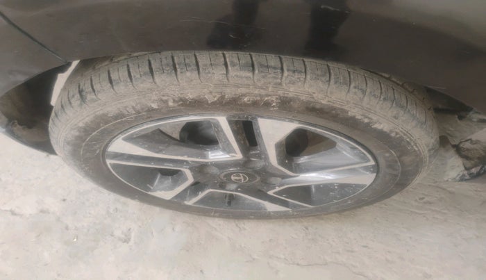 2023 Tata Tiago XZ PLUS PETROL, Petrol, Manual, 9,856 km, tyre