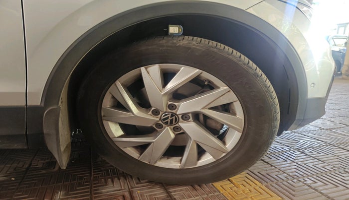 2023 Volkswagen TIGUAN ELEGANCE 2.0 TSI DSG, Petrol, Automatic, 4,222 km, tyre