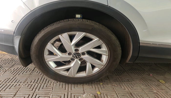 2023 Volkswagen TIGUAN ELEGANCE 2.0 TSI DSG, Petrol, Automatic, 4,222 km, tyre