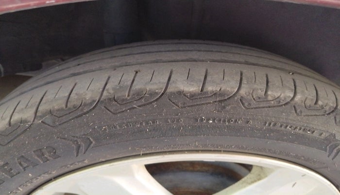 2013 Honda City 1.5L I-VTEC S MT, Petrol, Manual, 1,12,623 km, tyre