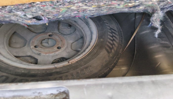 2017 Renault Kwid CLIMBER 1.0 AMT, Petrol, Automatic, 30,458 km, tyre