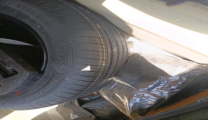 2022 Volkswagen VIRTUS HIGHLINE TSI 1.0 MT, Petrol, Manual, 12,413 km, tyre