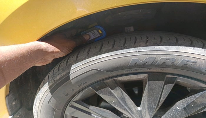 2022 Volkswagen VIRTUS HIGHLINE TSI 1.0 MT, Petrol, Manual, 12,413 km, tyre