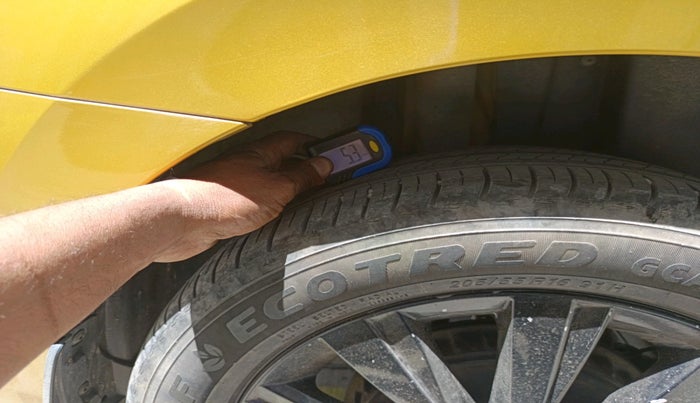 2022 Volkswagen VIRTUS HIGHLINE TSI 1.0 MT, Petrol, Manual, 12,413 km, tyre