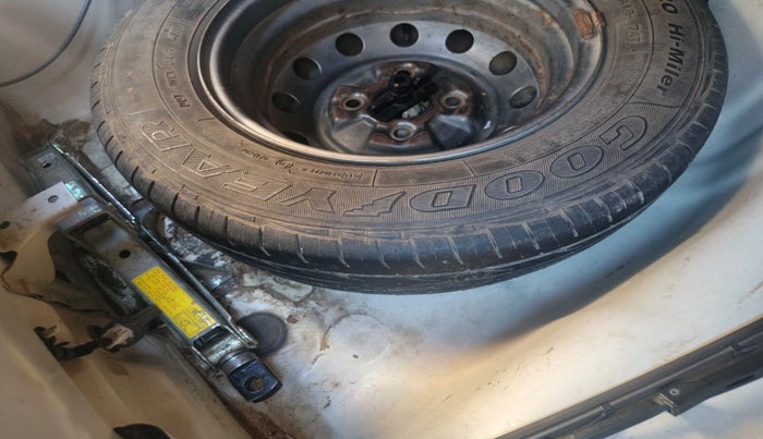 2012 Hyundai Eon D-LITE+, Petrol, Manual, 42,108 km, tyre