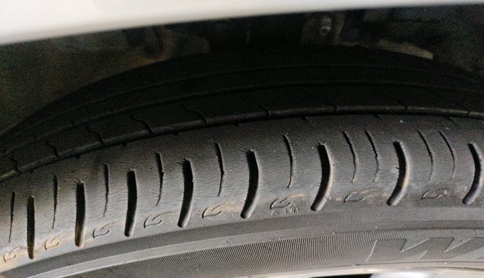 2014 Renault Koleos 4x4 AT, Diesel, Automatic, 2,04,863 km, tyre