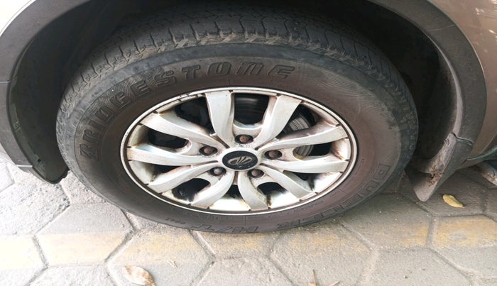 2017 Mahindra XUV500 W10 AT, Diesel, Automatic, 48,223 km, tyre