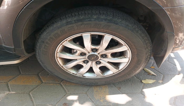 2017 Mahindra XUV500 W10 AT, Diesel, Automatic, 48,223 km, tyre