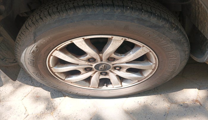 2017 Mahindra XUV500 W10 AT, Diesel, Automatic, 48,223 km, tyre