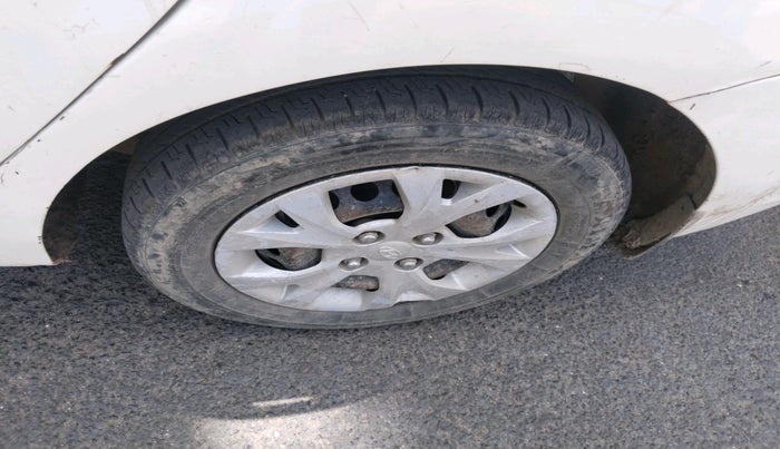 2014 Hyundai Xcent BASE 1.2, CNG, Manual, 3,18,440 km, tyre