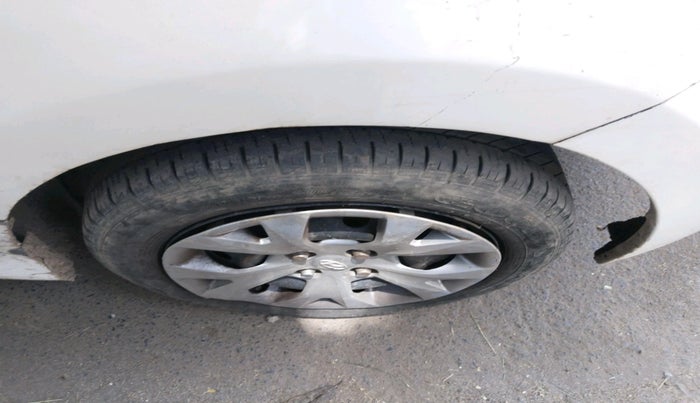 2014 Hyundai Xcent BASE 1.2, CNG, Manual, 3,18,440 km, tyre
