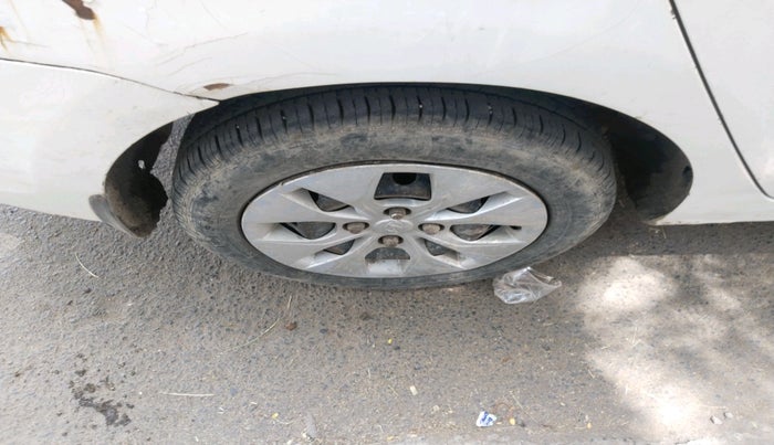 2014 Hyundai Xcent BASE 1.2, CNG, Manual, 3,18,440 km, tyre