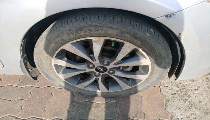 2016 Hyundai Verna FLUIDIC 1.6 CRDI SX 4S, Diesel, Manual, 69,851 km, tyre