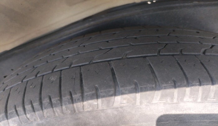 2019 Toyota Innova Crysta 2.4 VX 8 STR, Diesel, Manual, 1,40,494 km, tyre