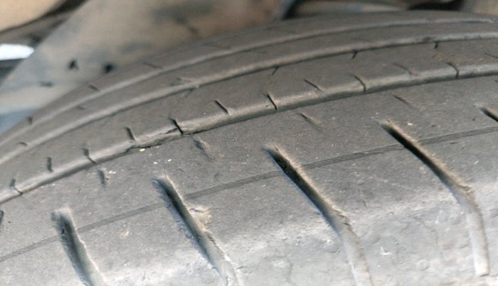 2019 Toyota Innova Crysta 2.4 VX 8 STR, Diesel, Manual, 1,40,494 km, tyre