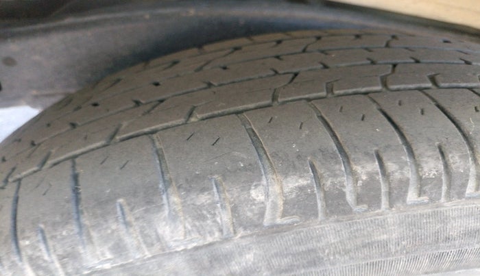 2019 Toyota Innova Crysta 2.4 VX 8 STR, Diesel, Manual, 1,40,494 km, tyre