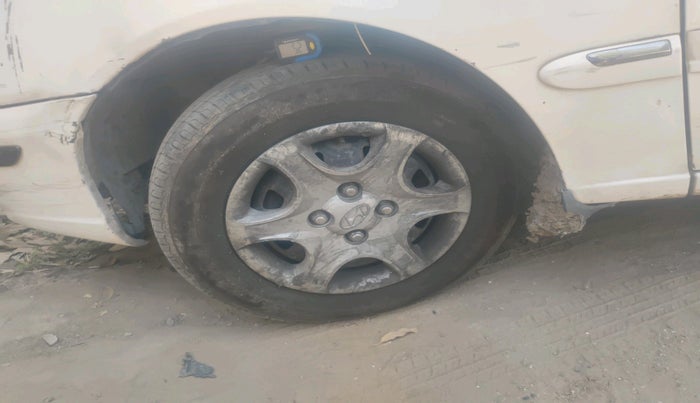 2011 Hyundai Accent GLE, CNG, Manual, 1,59,011 km, tyre