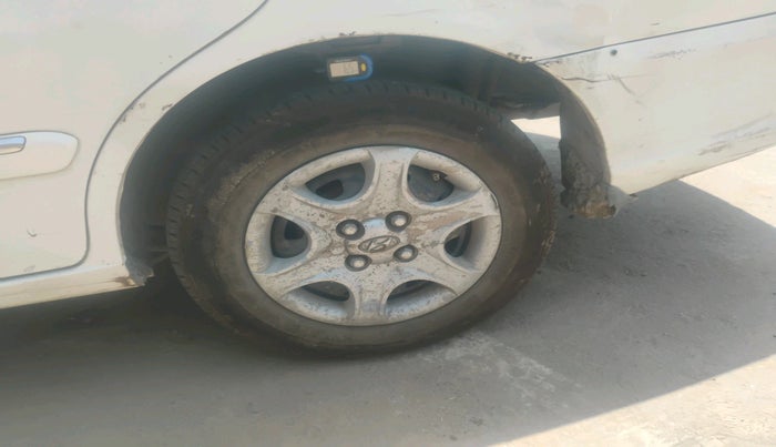 2011 Hyundai Accent GLE, CNG, Manual, 1,59,011 km, tyre