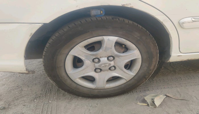 2011 Hyundai Accent GLE, CNG, Manual, 1,59,011 km, tyre