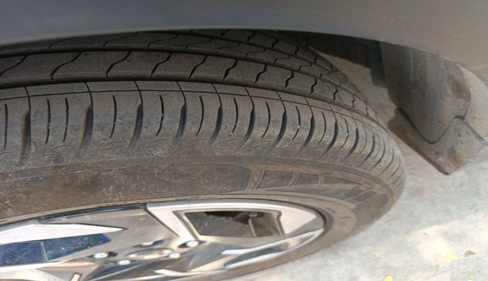 2025 KIA SONET HTK (O) 1.5 Diesel MT, Diesel, Manual, 7,936 km, tyre