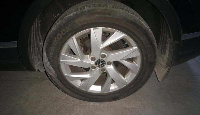 2022 Volkswagen TIGUAN ELEGANCE 2.0 TSI DSG, Petrol, Automatic, 43,200 km, tyre