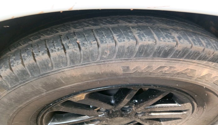 2013 Toyota Fortuner 3.0 4X2 AT, Diesel, Automatic, 2,48,346 km, tyre