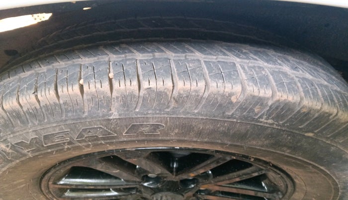 2013 Toyota Fortuner 3.0 4X2 AT, Diesel, Automatic, 2,48,346 km, tyre