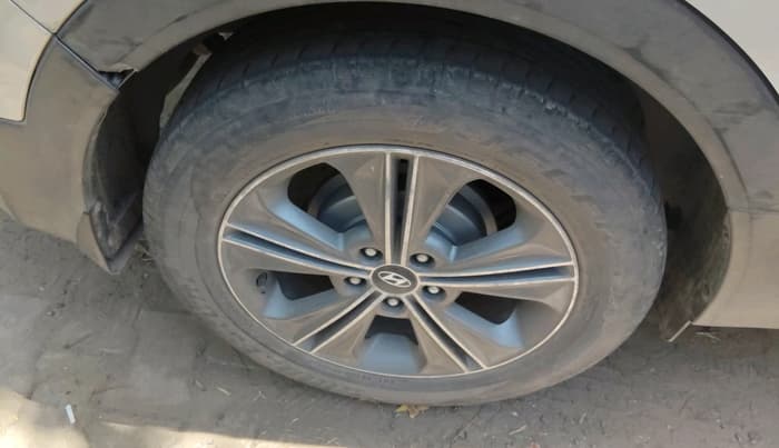 2017 Hyundai Creta SX PLUS 1.6 PETROL, Petrol, Manual, 44,954 km, tyre