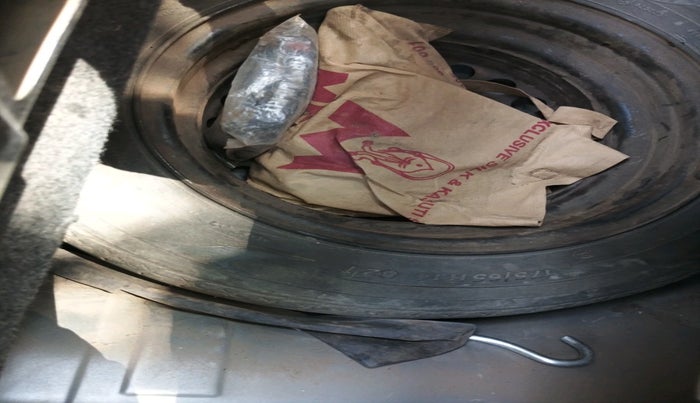 2013 Honda Brio EX MT, Petrol, Manual, 60,877 km, tyre