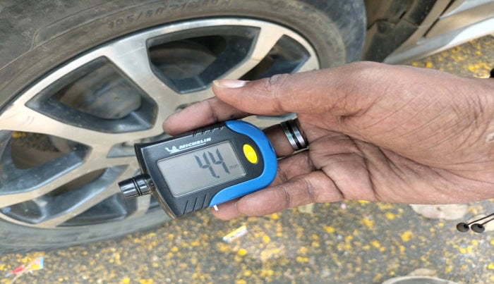 2022 Maruti XL6 ALPHA PLUS AT, Petrol, Automatic, 44,229 km, tyre