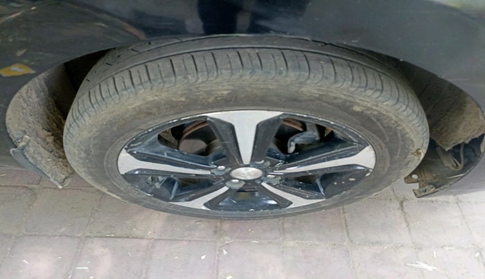 2018 Hyundai Verna 1.6 VTVT SX + AT, Petrol, Automatic, 1,65,907 km, tyre