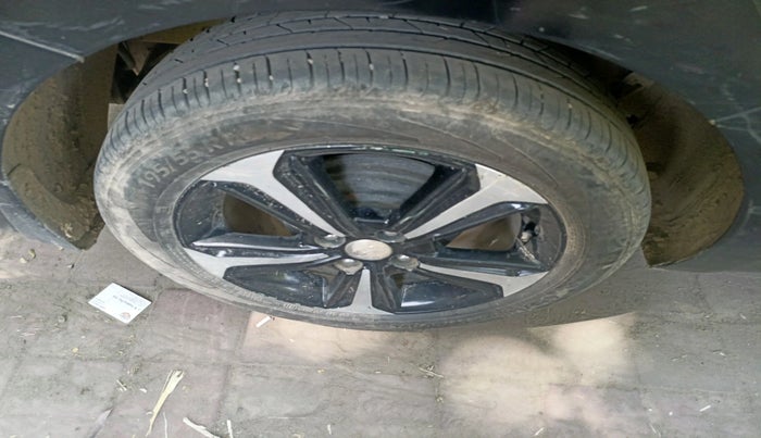 2018 Hyundai Verna 1.6 VTVT SX + AT, Petrol, Automatic, 1,65,907 km, tyre