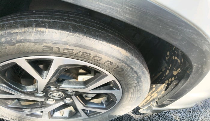 2022 Toyota URBAN CRUISER HYRYDER V HYBRID, Hybrid, Automatic, 1,07,485 km, tyre