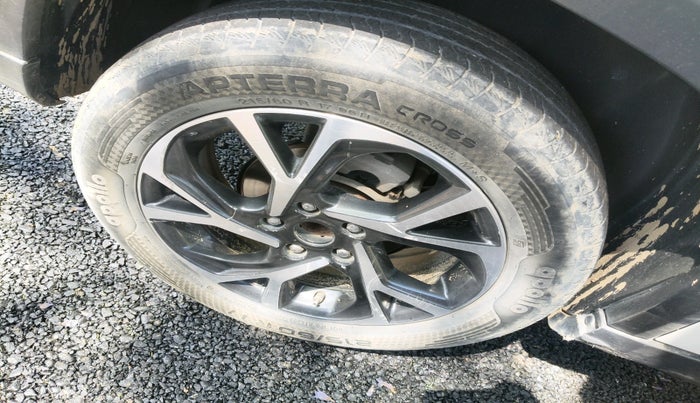 2022 Toyota URBAN CRUISER HYRYDER V HYBRID, Hybrid, Automatic, 1,07,485 km, tyre