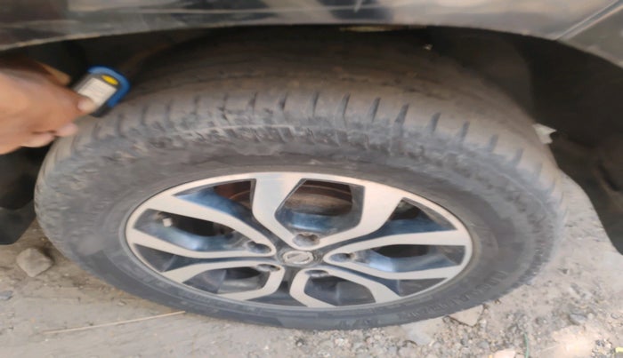 2014 Nissan Terrano XL (D), Diesel, Manual, 1,02,940 km, tyre