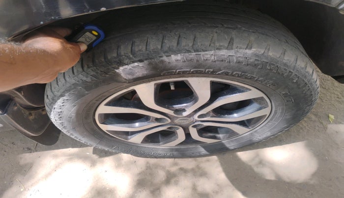 2014 Nissan Terrano XL (D), Diesel, Manual, 1,02,940 km, tyre