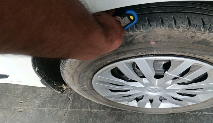 2018 Maruti Dzire VXI AMT, Petrol, Automatic, 39,186 km, tyre