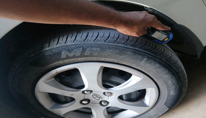 2012 Hyundai Verna FLUIDIC 1.6 CRDI EX, Diesel, Manual, 1,04,151 km, tyre