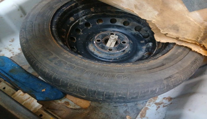 2012 Hyundai Verna FLUIDIC 1.6 CRDI EX, Diesel, Manual, 1,04,151 km, tyre