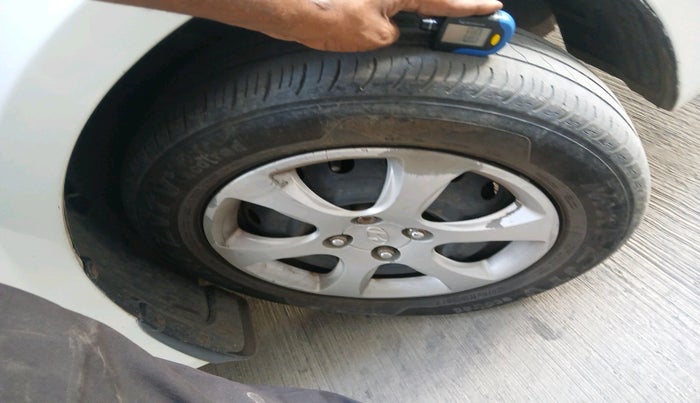 2012 Hyundai Verna FLUIDIC 1.6 CRDI EX, Diesel, Manual, 1,04,151 km, tyre