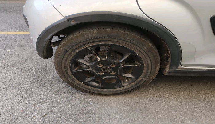 2017 Maruti IGNIS ZETA 1.2 AMT, CNG, Automatic, 1,17,669 km, tyre