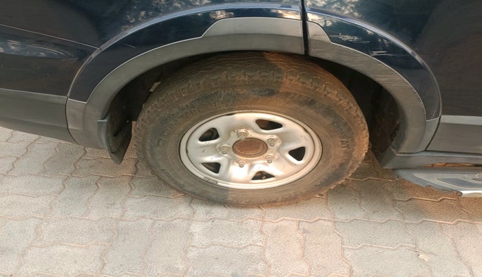 2017 Tata Hexa XM 4X2 7 STR, Diesel, Manual, 2,05,585 km, tyre