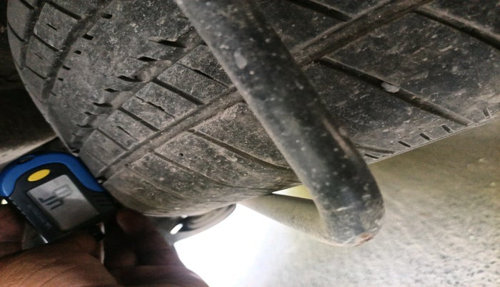 2015 Maruti Ertiga VXI, Petrol, Manual, 99,783 km, tyre