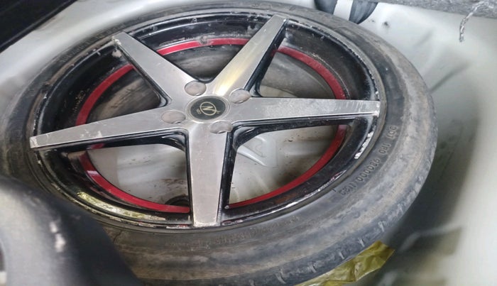 2023 Maruti Swift LXI, Petrol, Manual, 42,690 km, tyre