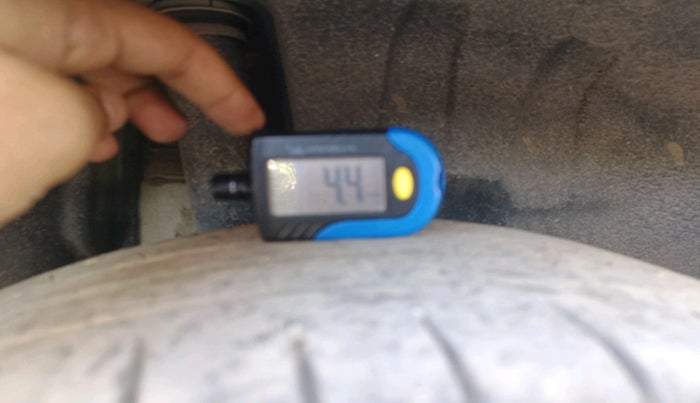 2023 Maruti Swift LXI, Petrol, Manual, 42,690 km, tyre