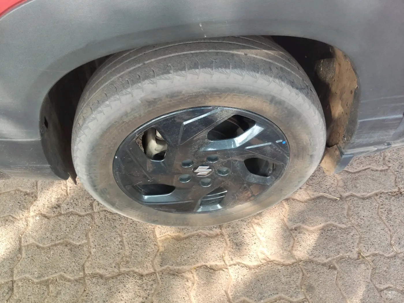 2023 Maruti BREZZA LXI S- CNG, CNG, Manual, 51,494 km, tyre